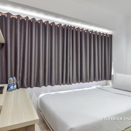 Klinpod Hotel Jakarta Exterior foto