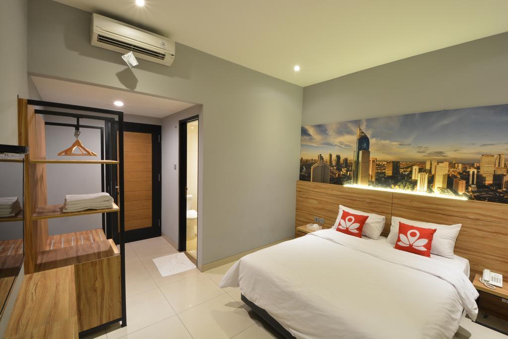 Klinpod Hotel Jakarta Exterior foto