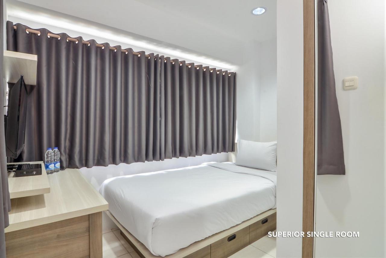 Klinpod Hotel Jakarta Exterior foto